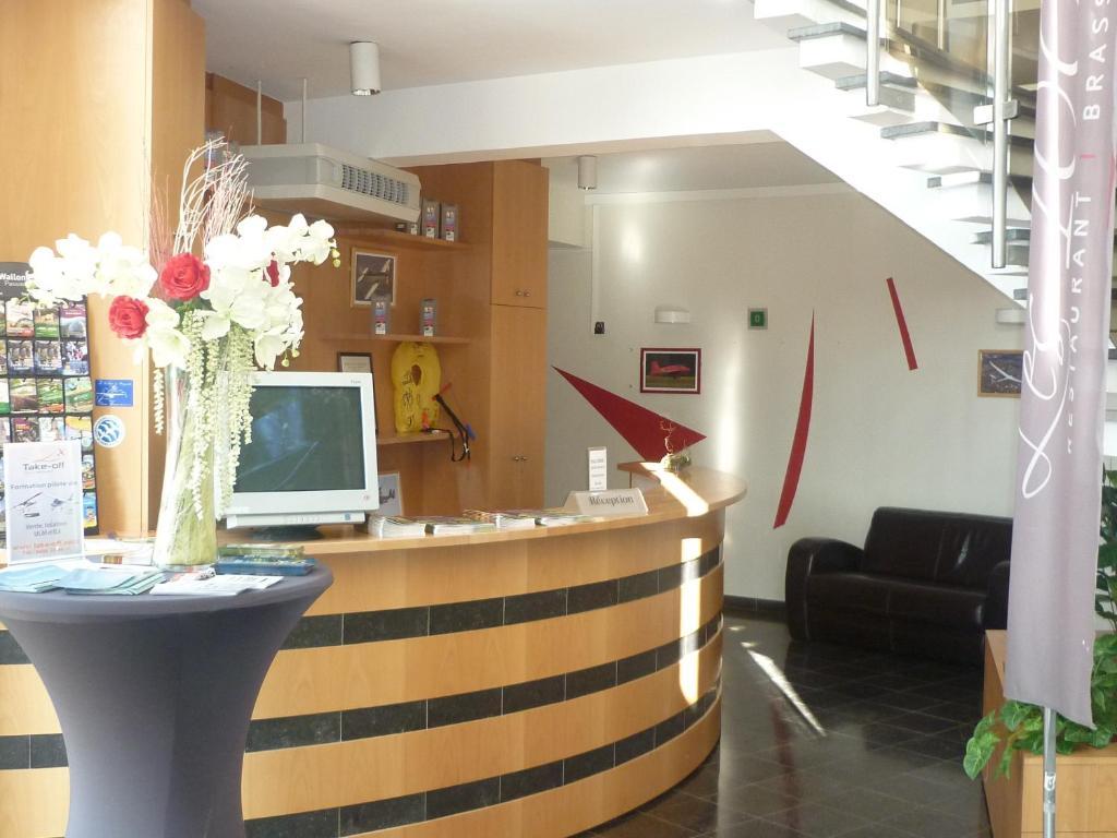 Hotel Les 100 Ciels Сен-Юбер Екстериор снимка