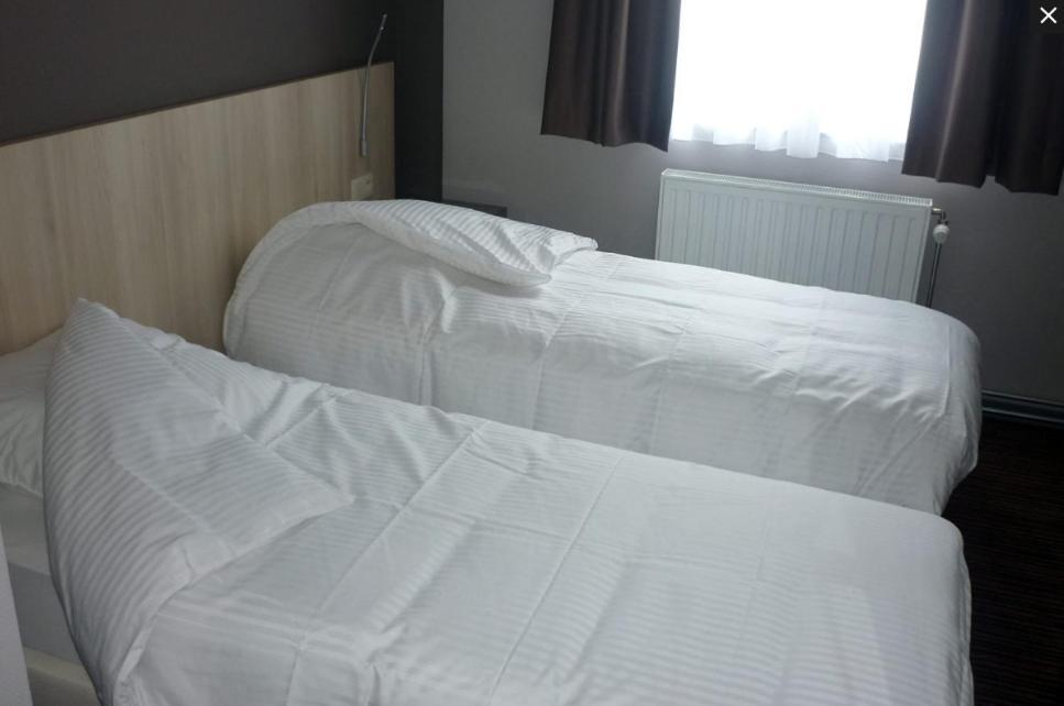 Hotel Les 100 Ciels Сен-Юбер Стая снимка